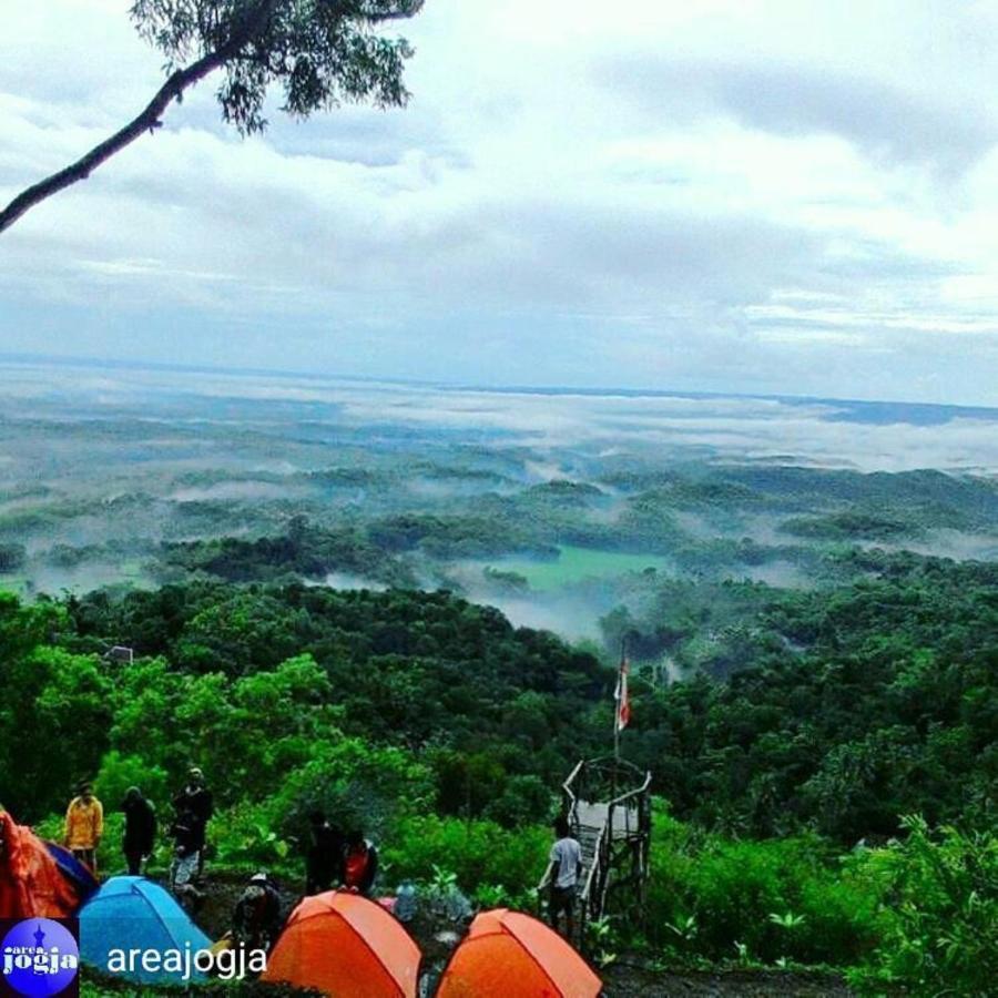 Seribu Batu Songgo Langit Resort & Camp Bantul Extérieur photo