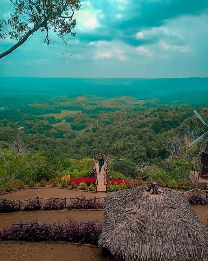 Seribu Batu Songgo Langit Resort & Camp Bantul Extérieur photo